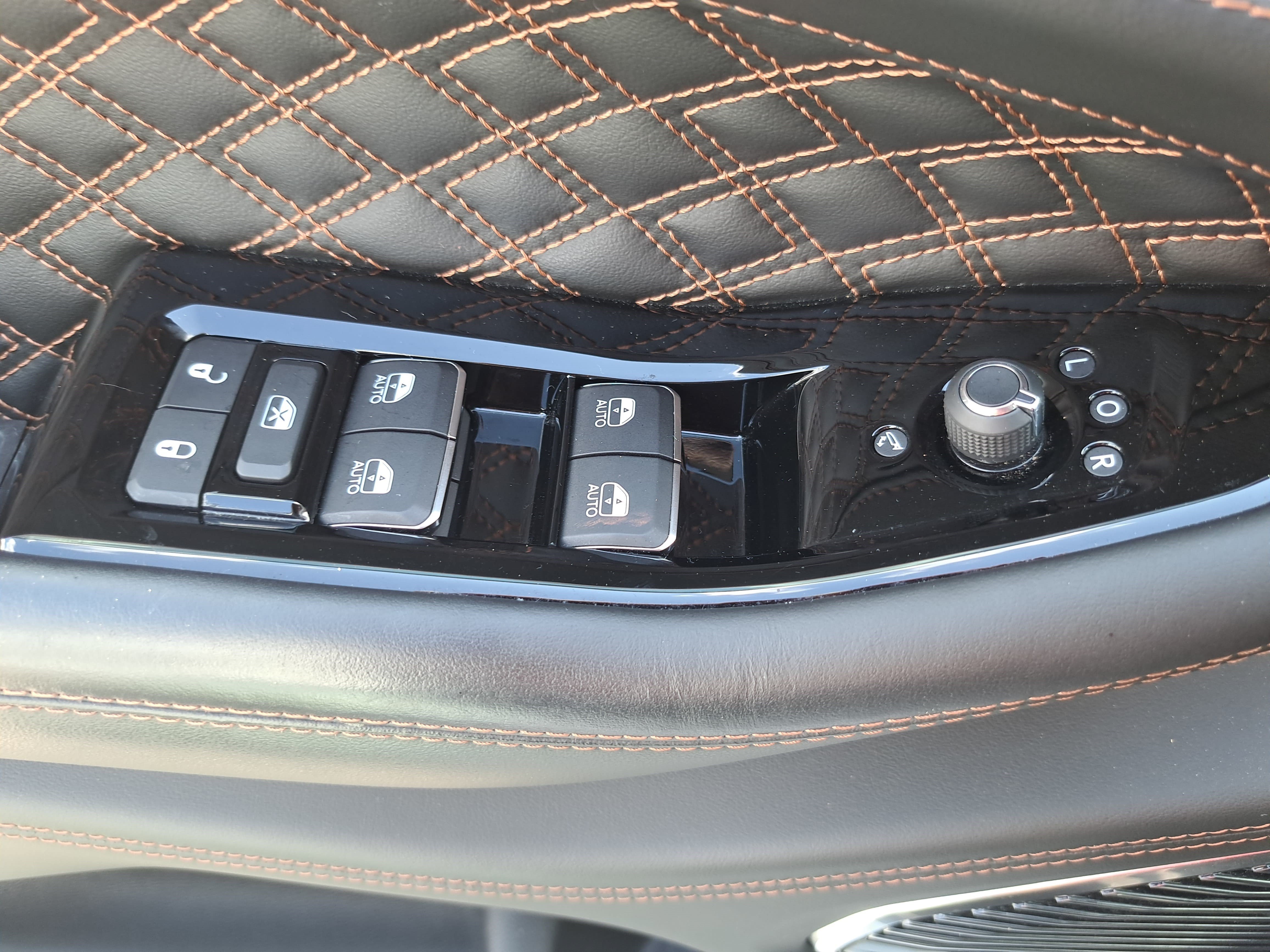 Used 2024 Jeep Grand Cherokee L Summit AWD/4WD image 29