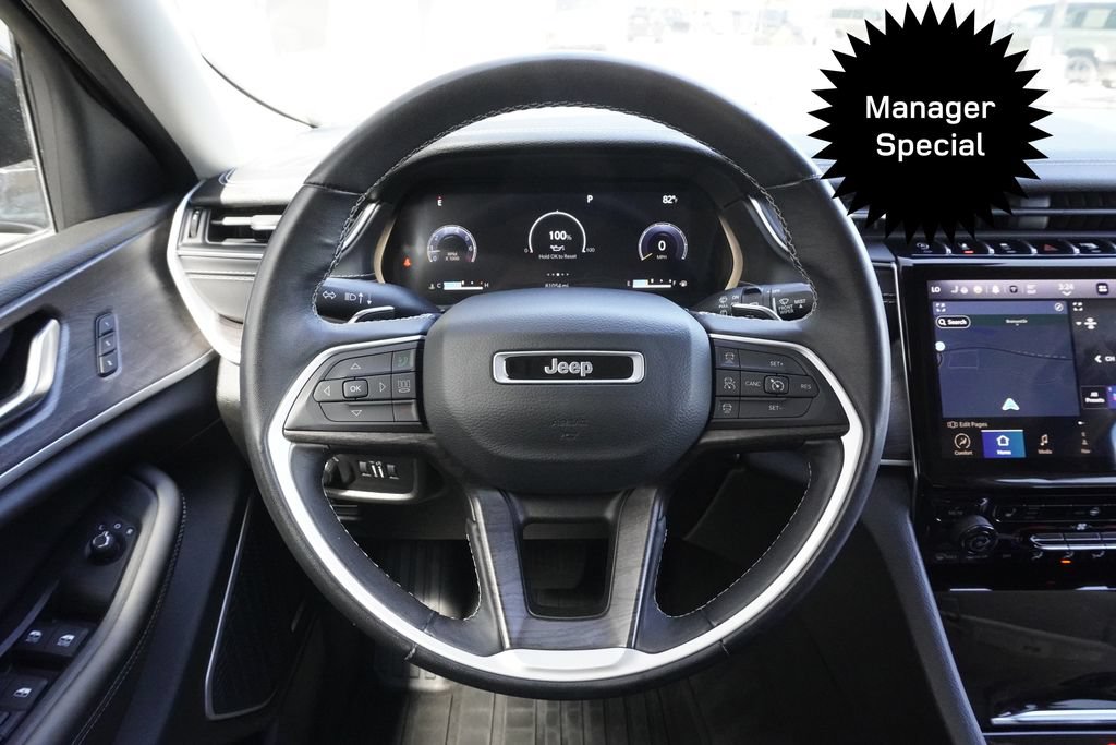 Used 2022 Jeep Grand Cherokee L Limited w/ Black Appearance Package AWD/4WD image 10