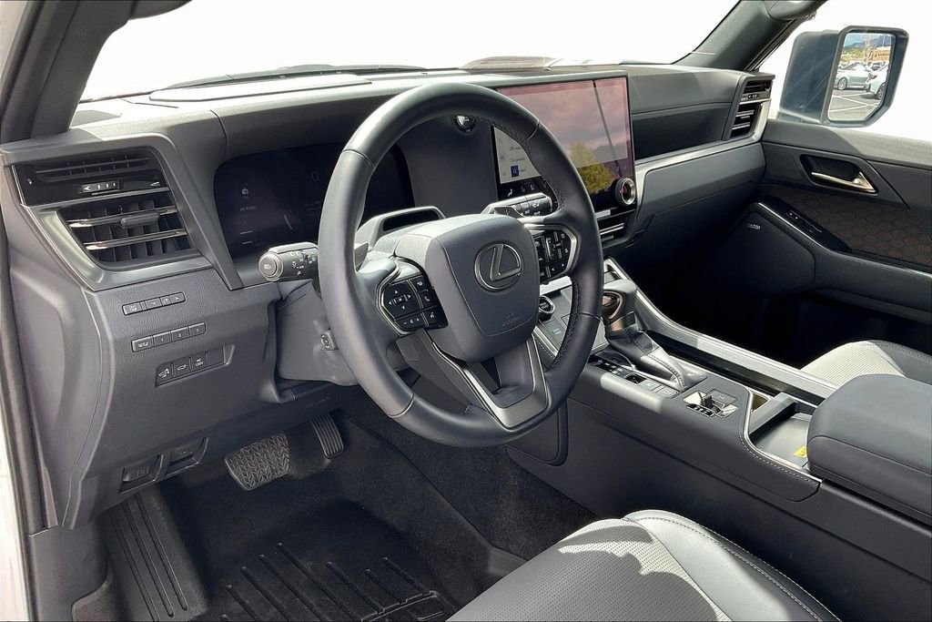 Used 2025 Lexus GX 550 w/ Cold Area Package image 17