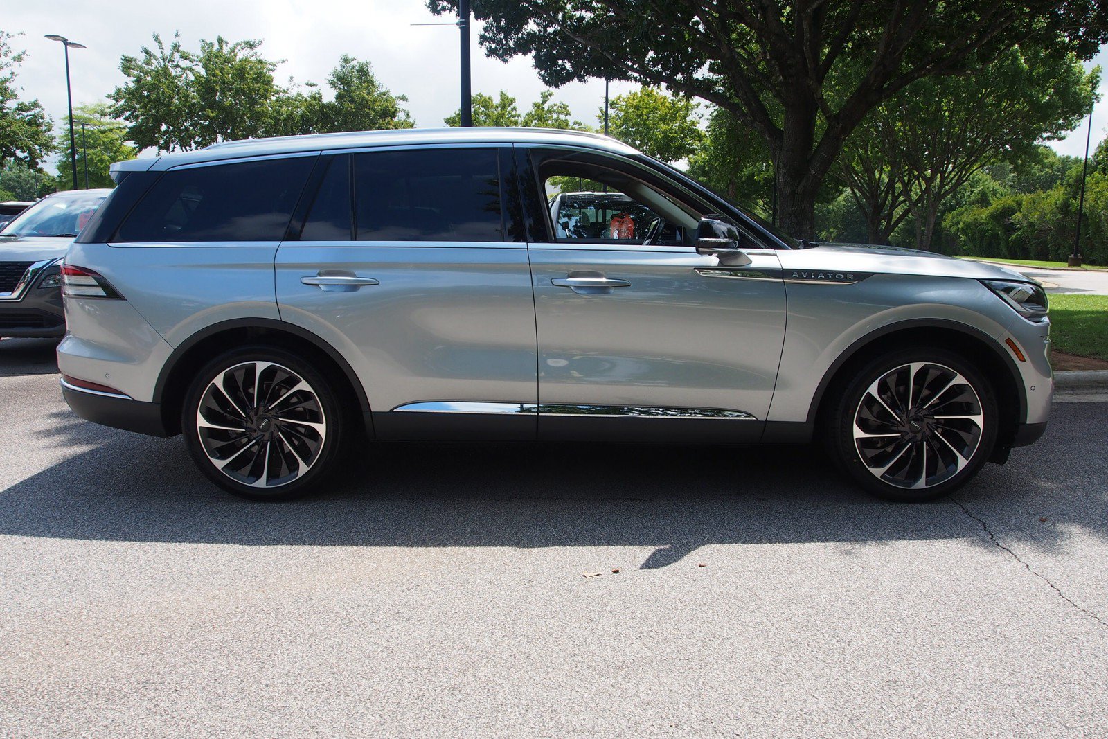Used 2024 Lincoln Aviator Reserve w/ Equipment Group 201A RWD image 8