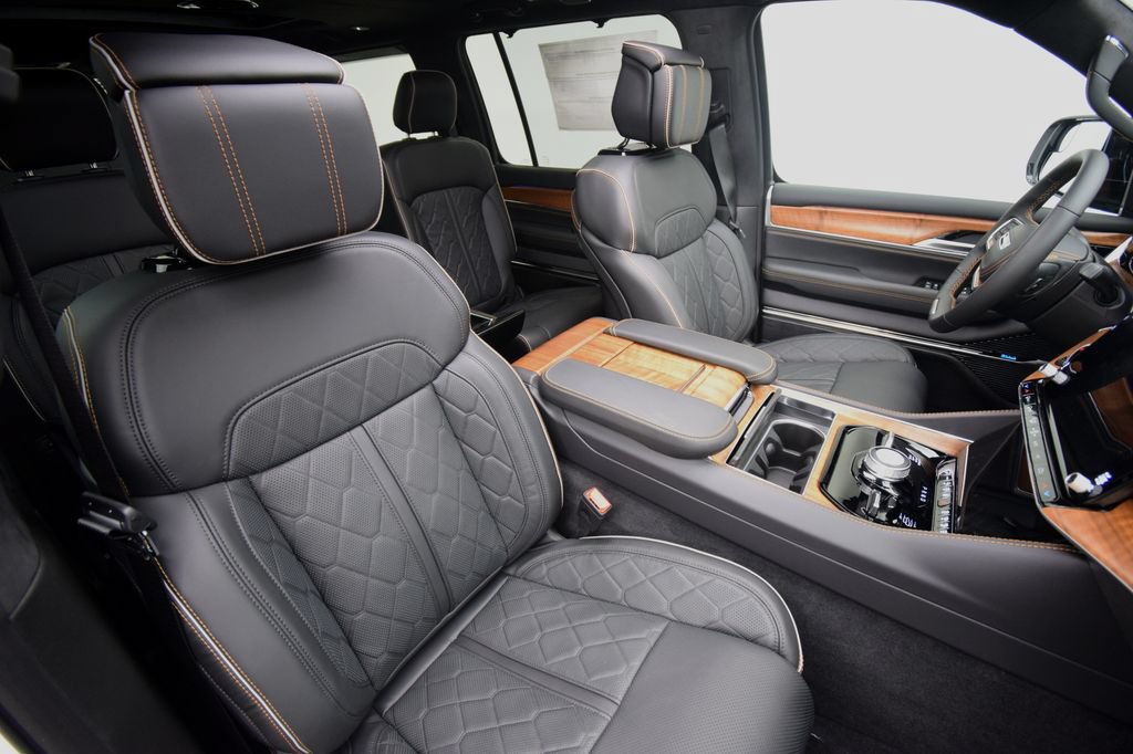 New 2026 Jeep Grand Wagoneer Summit AWD/4WD image 17