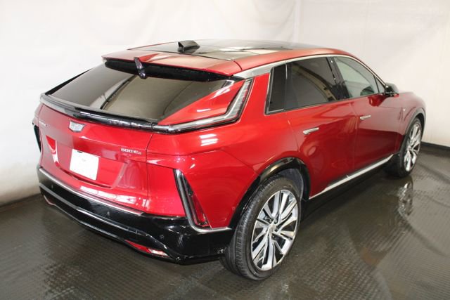 Certified 2024 Cadillac Lyriq Luxury AWD/4WD image 4
