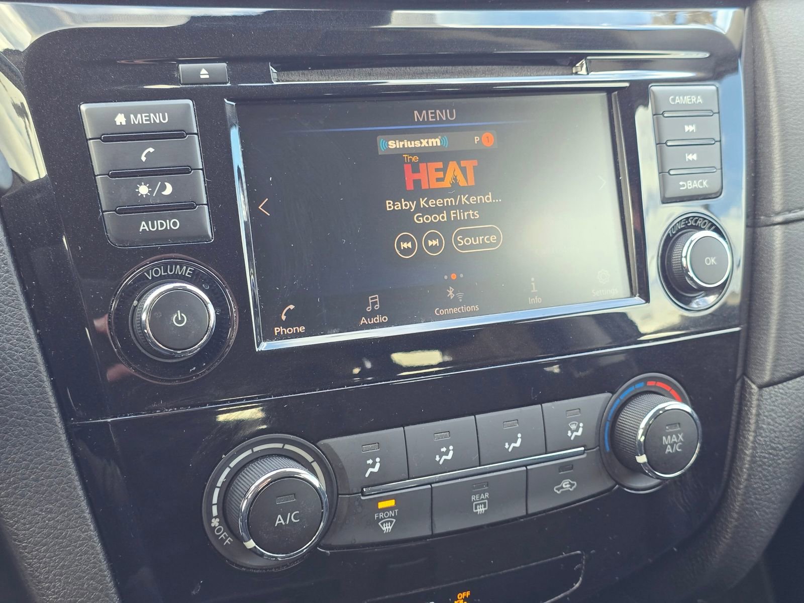 Used 2020 Nissan Rogue S w/ Special Edition Package image 24