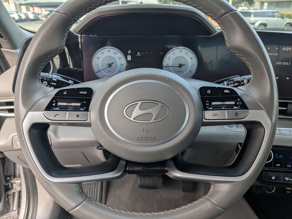 Used 2025 Hyundai Elantra SEL FWD image 16