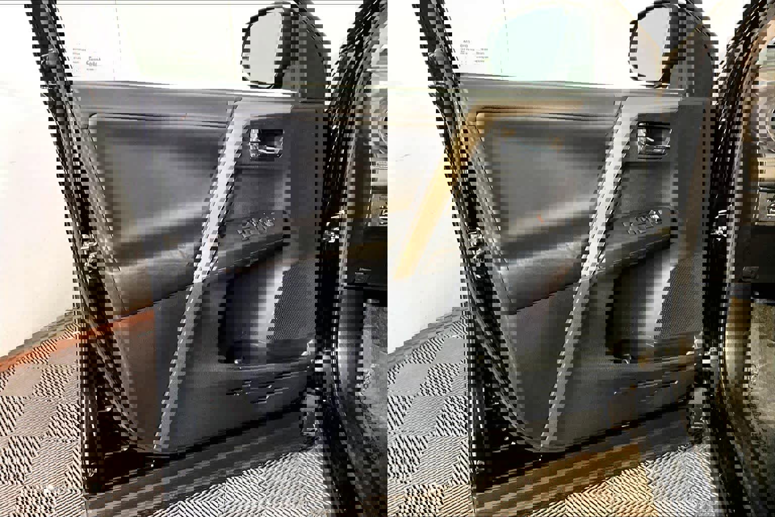 Used 2017 Toyota RAV4 XLE image 21