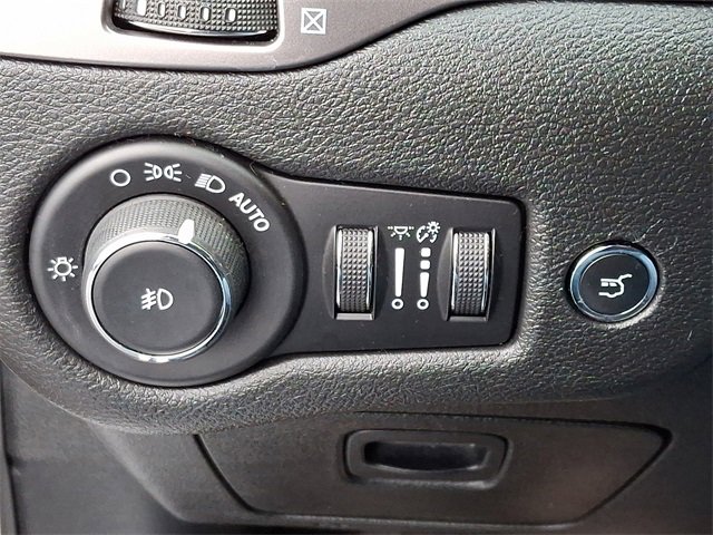 Used 2019 Jeep Cherokee Limited image 25