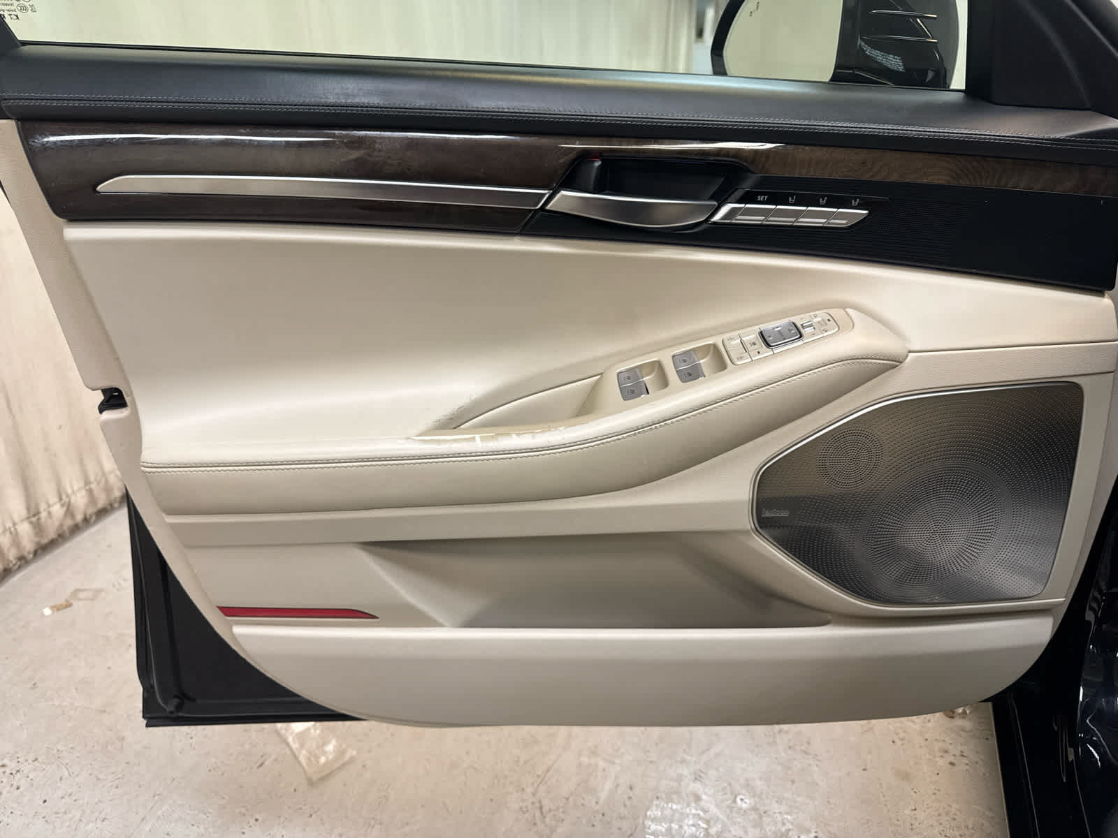 Used 2018 Genesis G90 5.0 Ultimate AWD/4WD image 30
