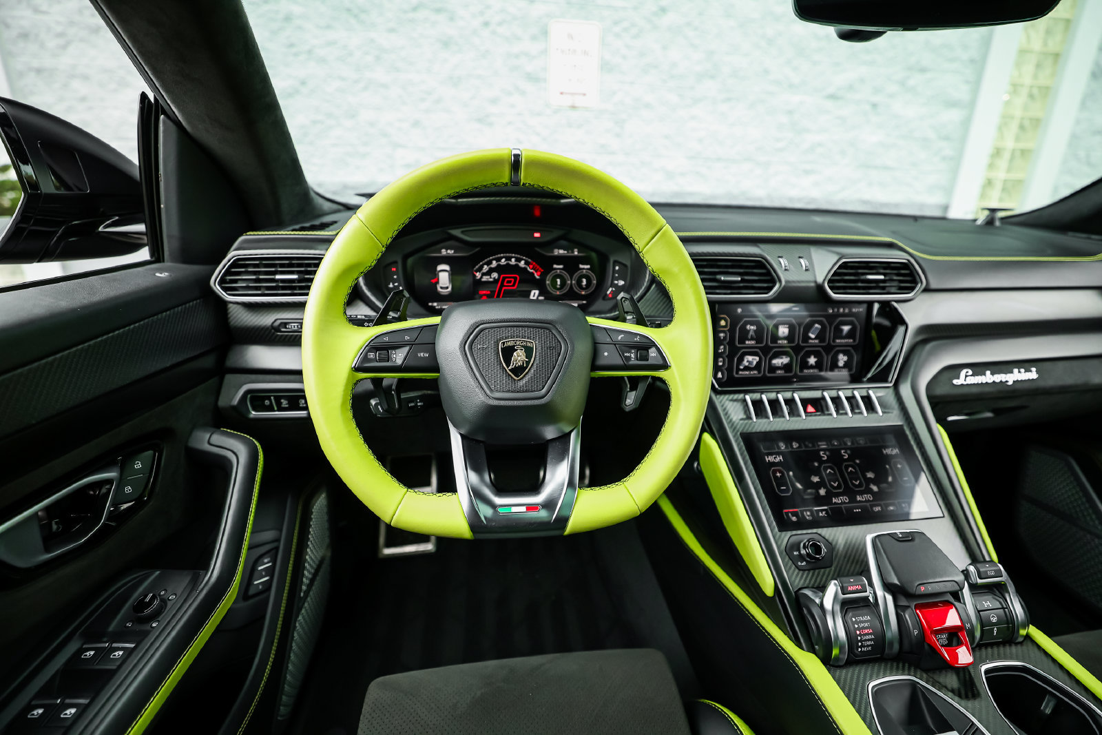 Used 2022 Lamborghini Urus AWD/4WD image 30