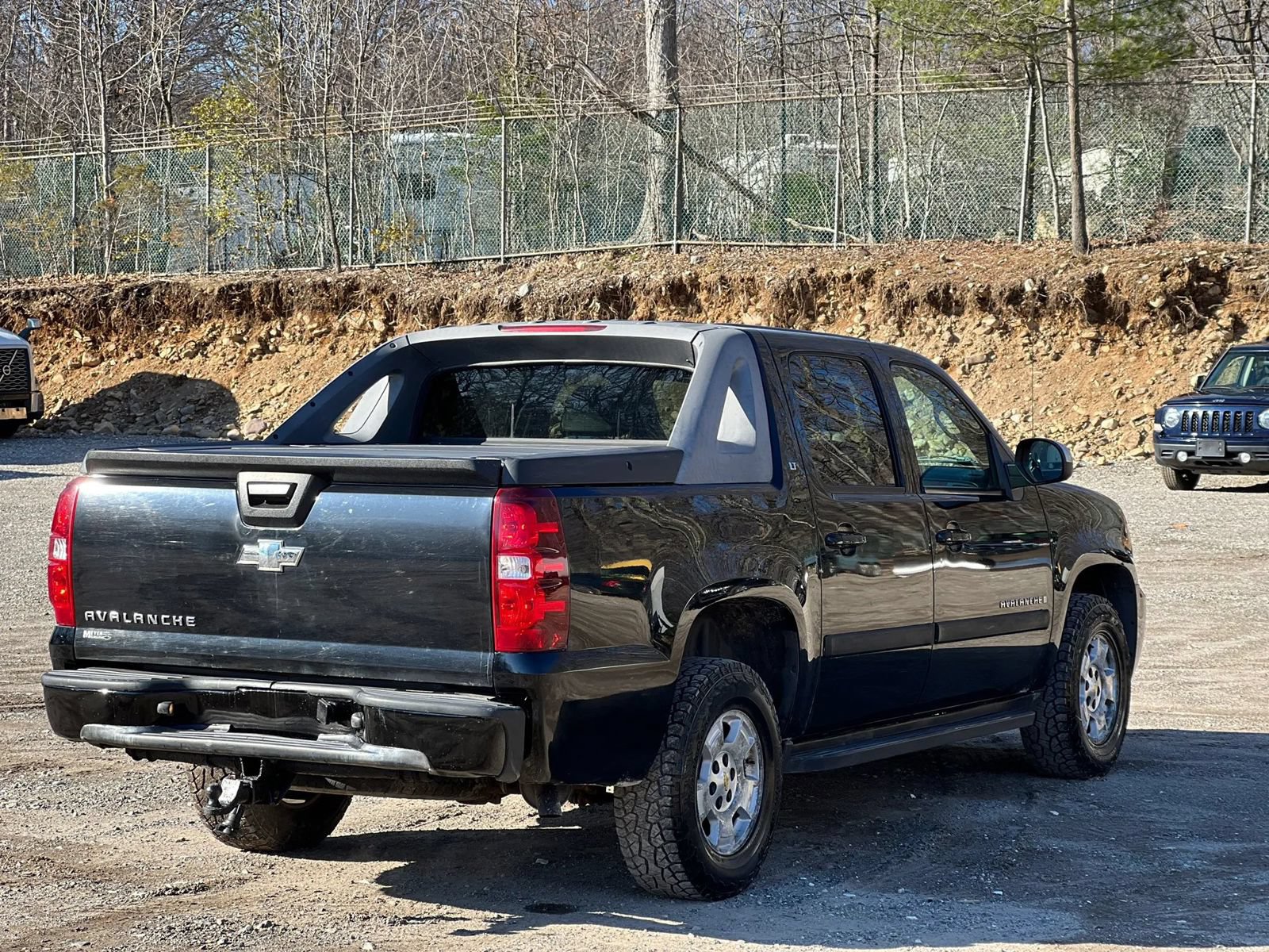 Used 2007 Chevrolet Avalanche LT w/ LT Preferred Equipment Group AWD/4WD image 6