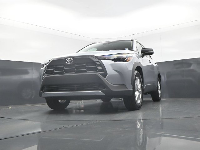 Used 2026 Toyota Corolla Cross LE FWD image 30