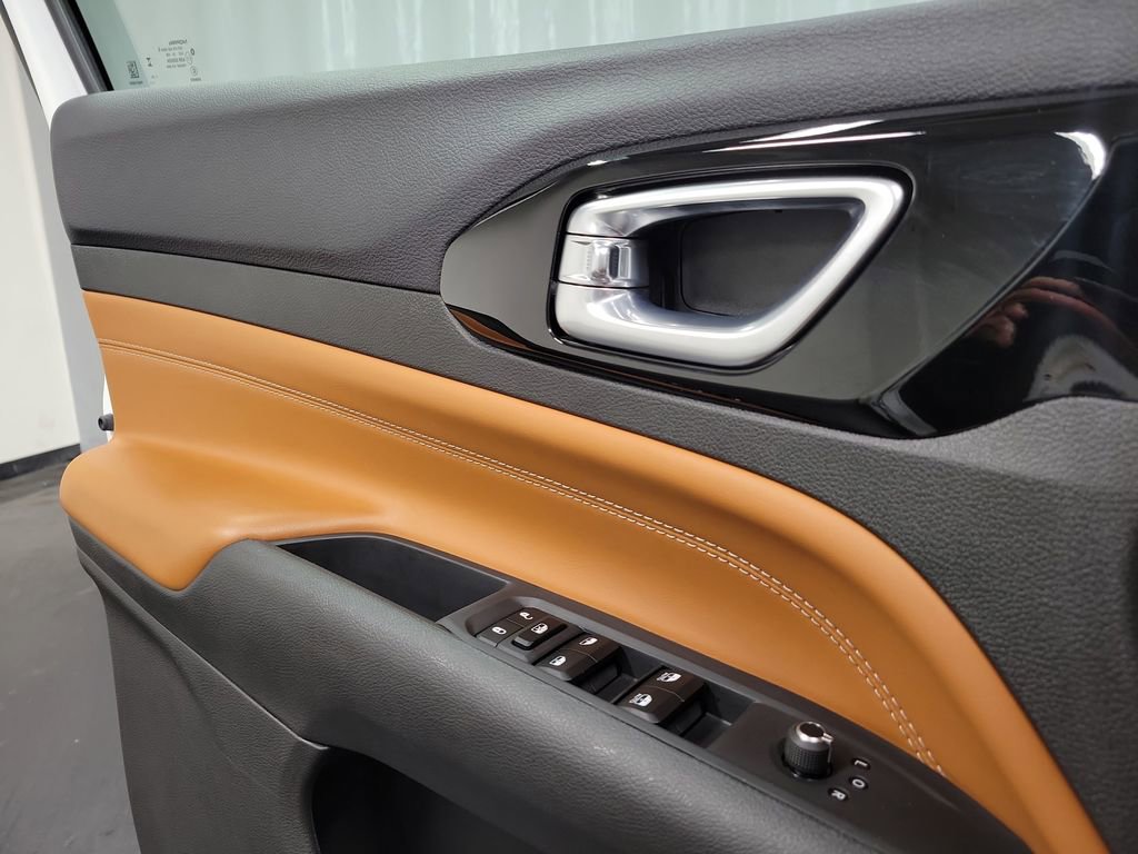 Used 2024 Jeep Compass Limited w/ Mopar Graphics Package image 18