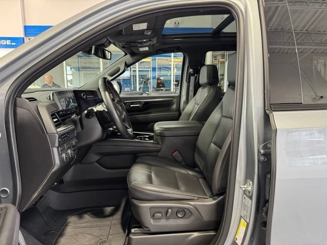 Used 2025 Chevrolet Tahoe RST w/ Comfort Package AWD/4WD image 8