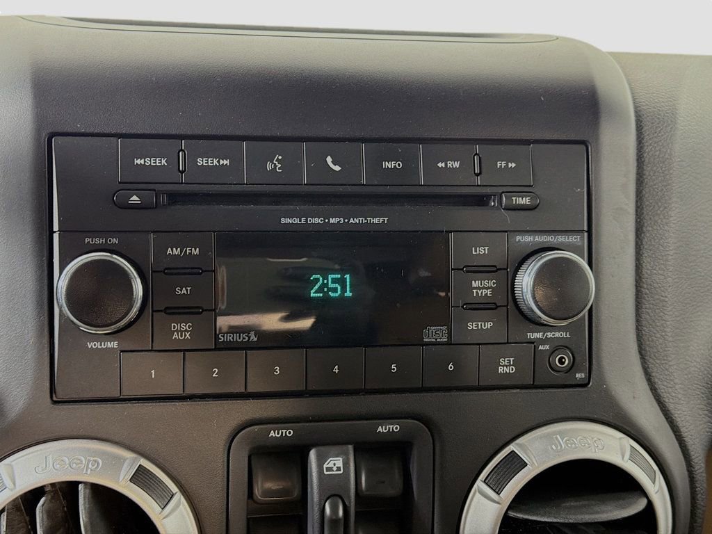 Used 2013 Jeep Wrangler Unlimited Sahara w/ Connectivity Group image 13