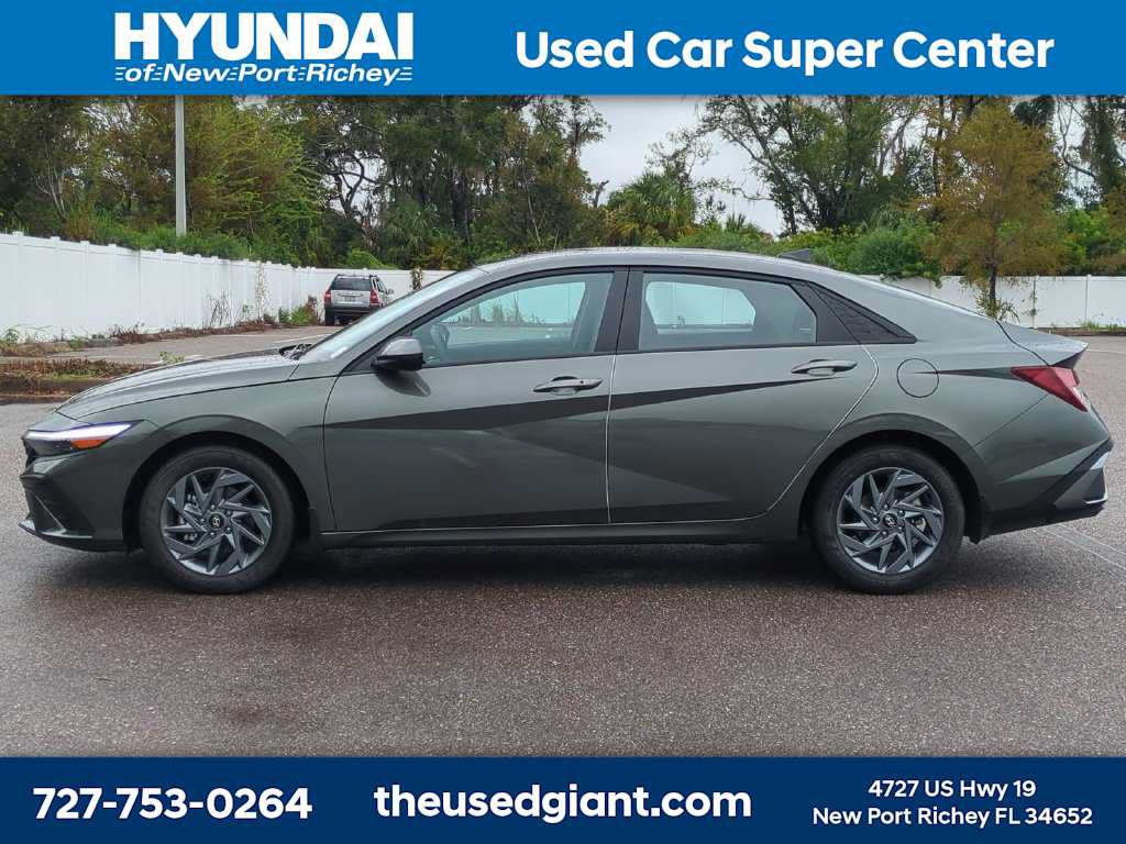Certified 2024 Hyundai Elantra SEL FWD image 2