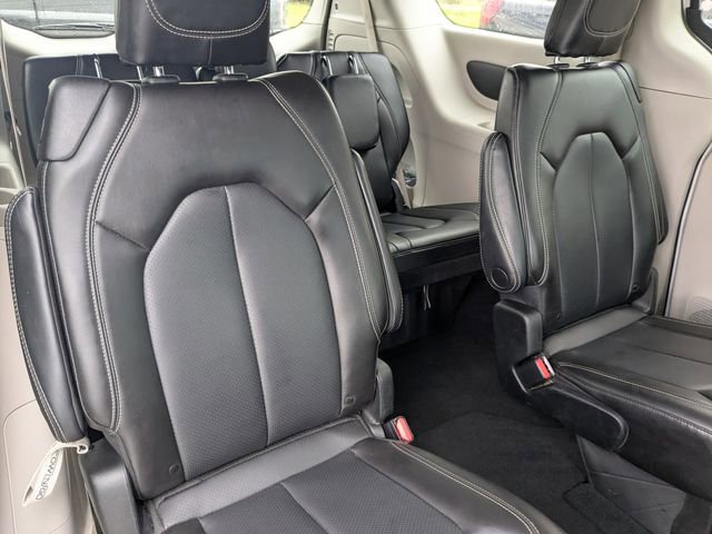 Used 2023 Chrysler Pacifica Touring-L FWD image 15