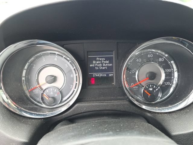 Used 2012 Chrysler Town & Country Touring-L w/ Entertainment Group #2 FWD image 3