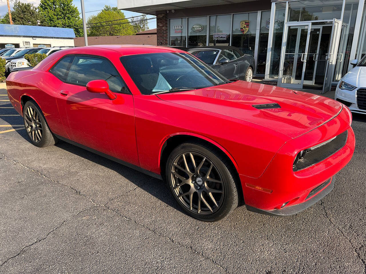 Used 2015 Dodge Challenger SXT RWD image 4