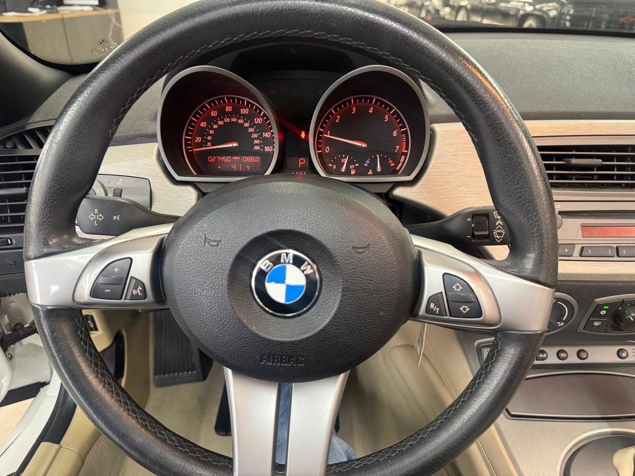 Used 2004 BMW Z4 2.5i image 14