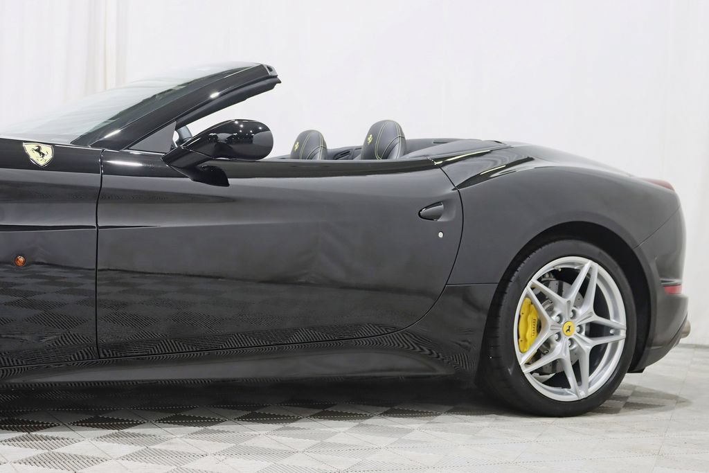 Used 2016 Ferrari California T RWD image 4