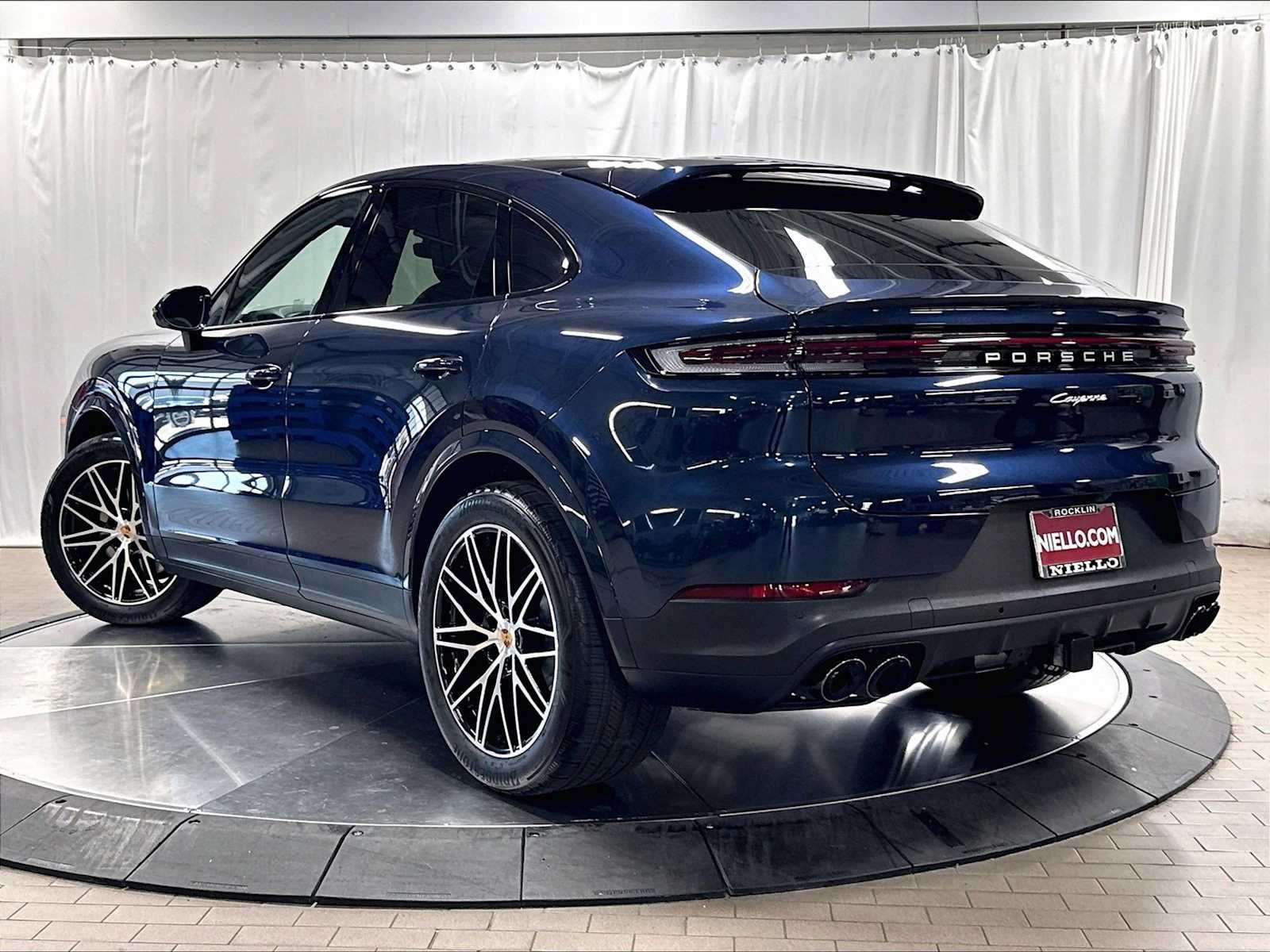 Used 2026 Porsche Cayenne Coupe AWD/4WD image 3