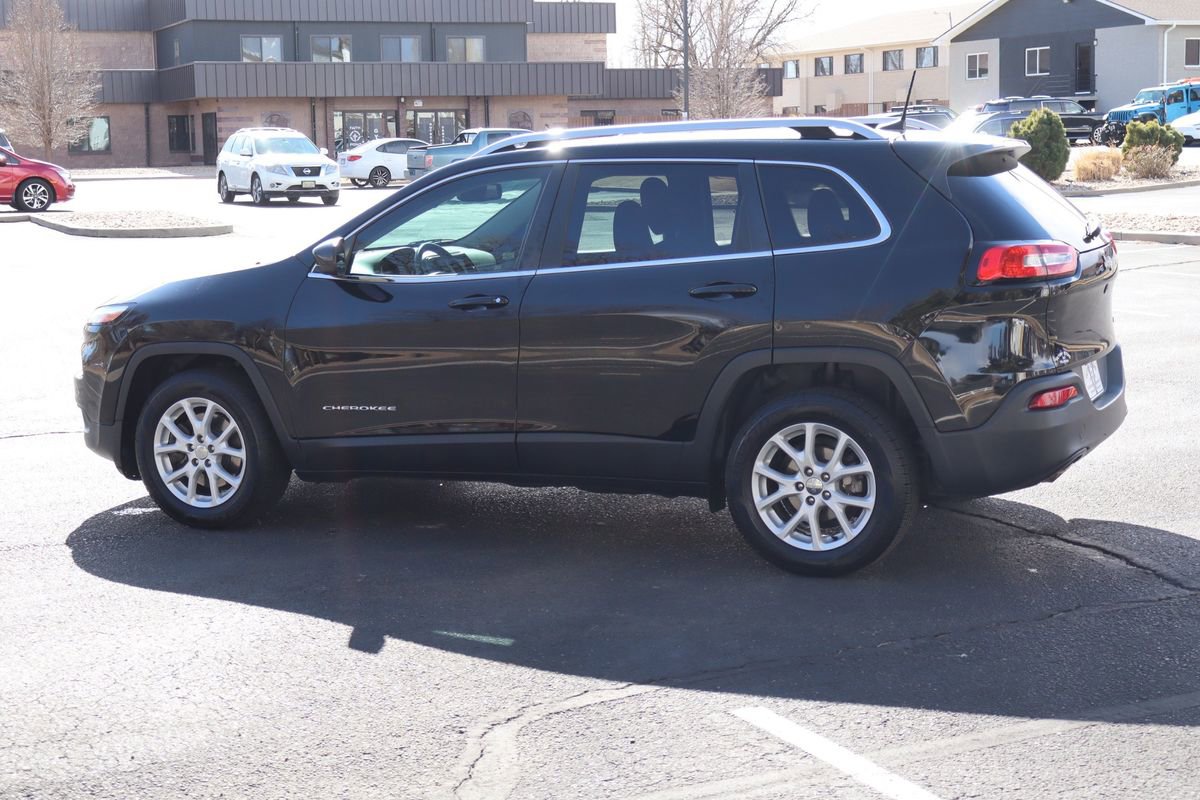 Used 2017 Jeep Cherokee Latitude FWD image 8