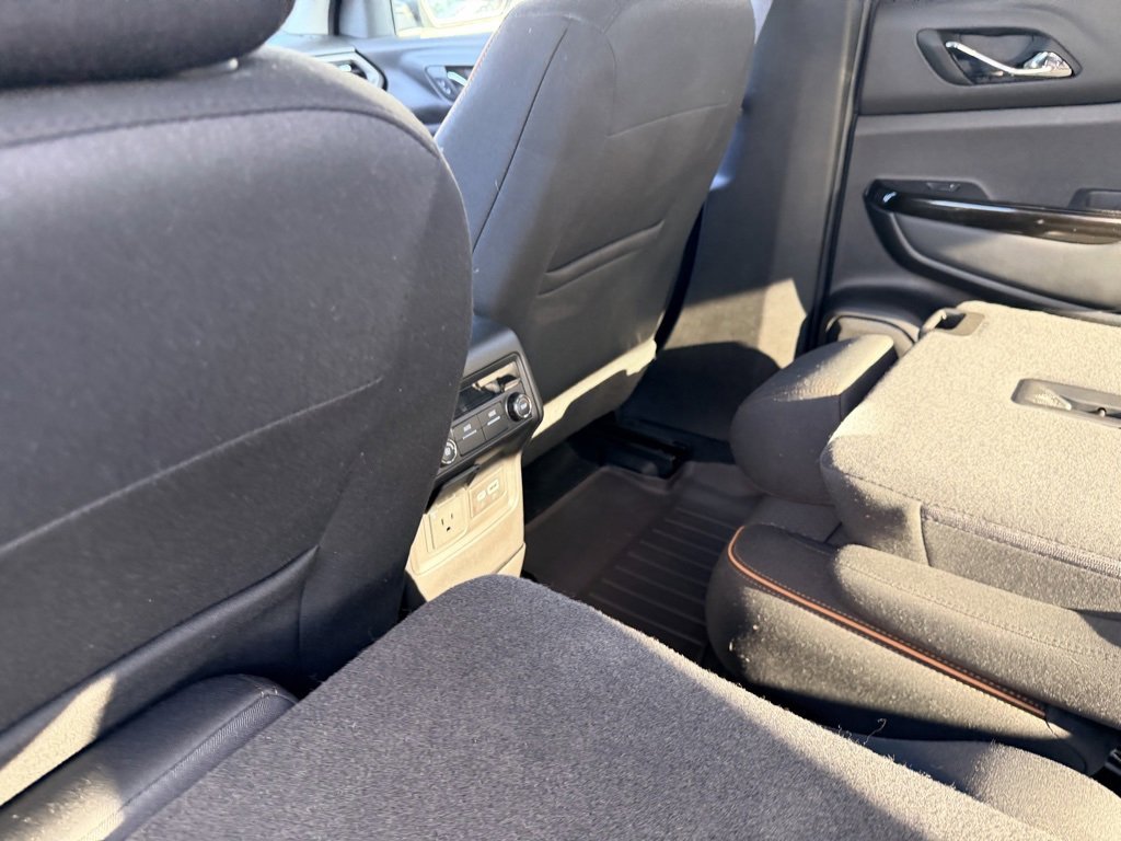 Used 2022 GMC Acadia AT4 image 32