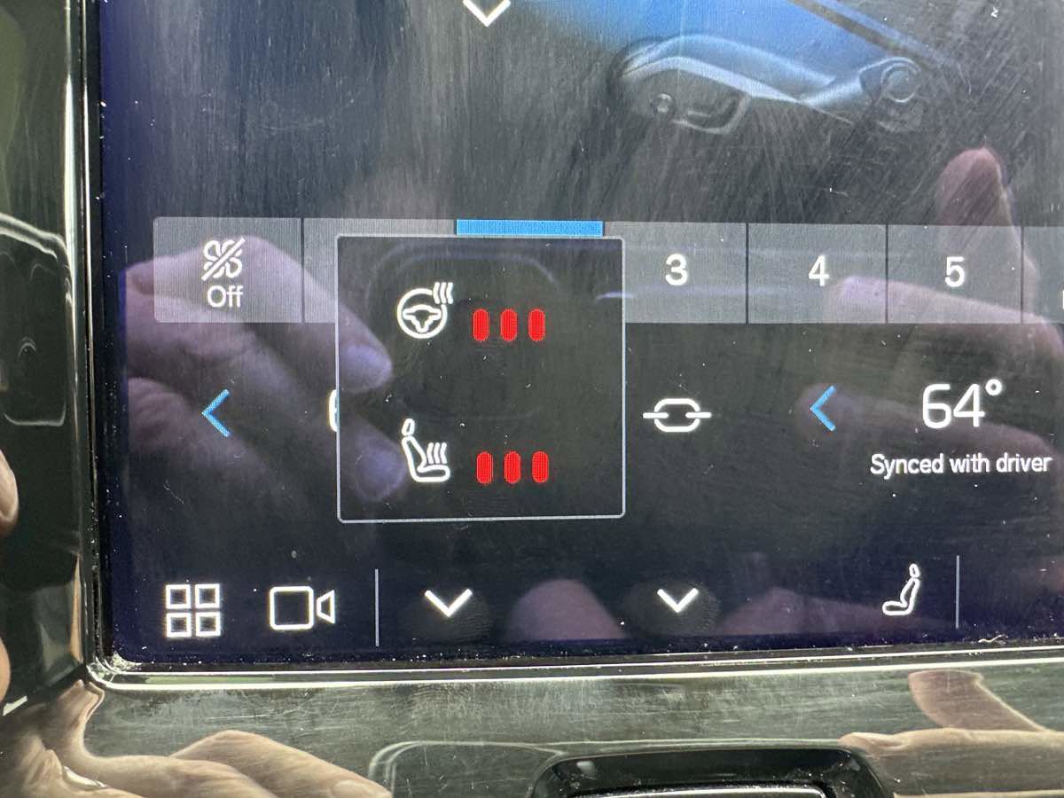 Used 2022 Volvo XC60 B5 Momentum w/ Climate Package image 20