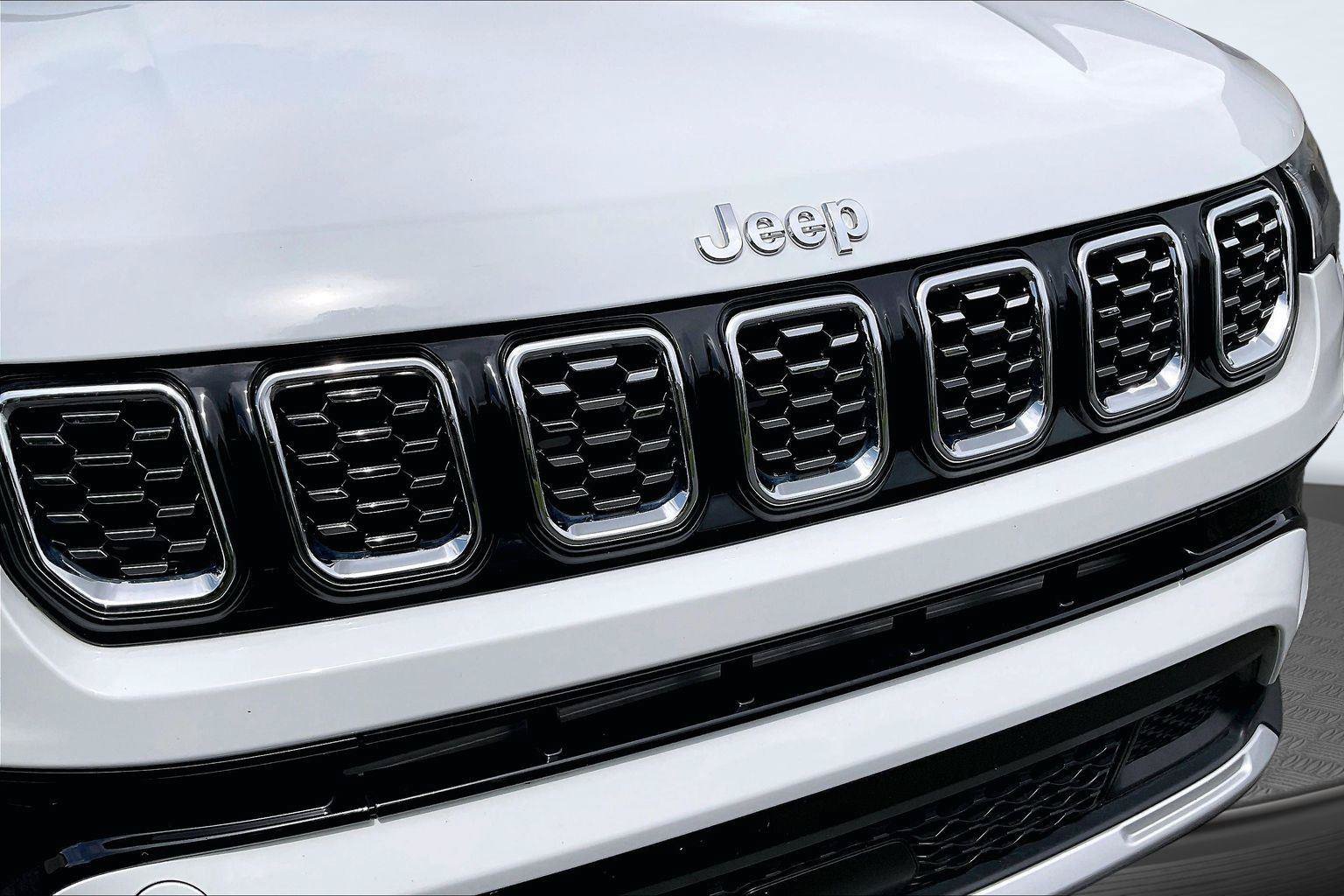 Used 2025 Jeep Compass Limited AWD/4WD image 27