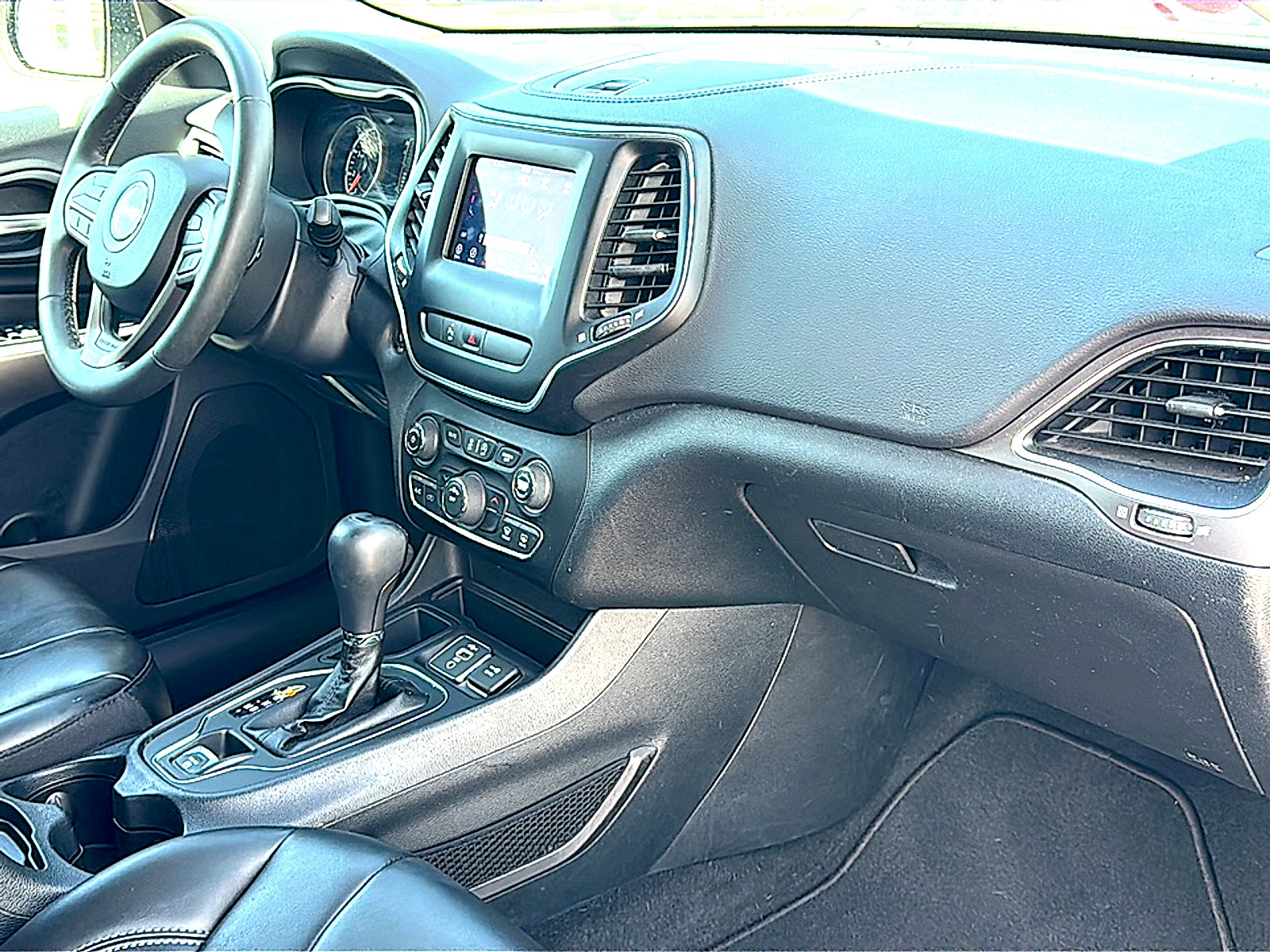 Used 2020 Jeep Cherokee Latitude Plus FWD image 23