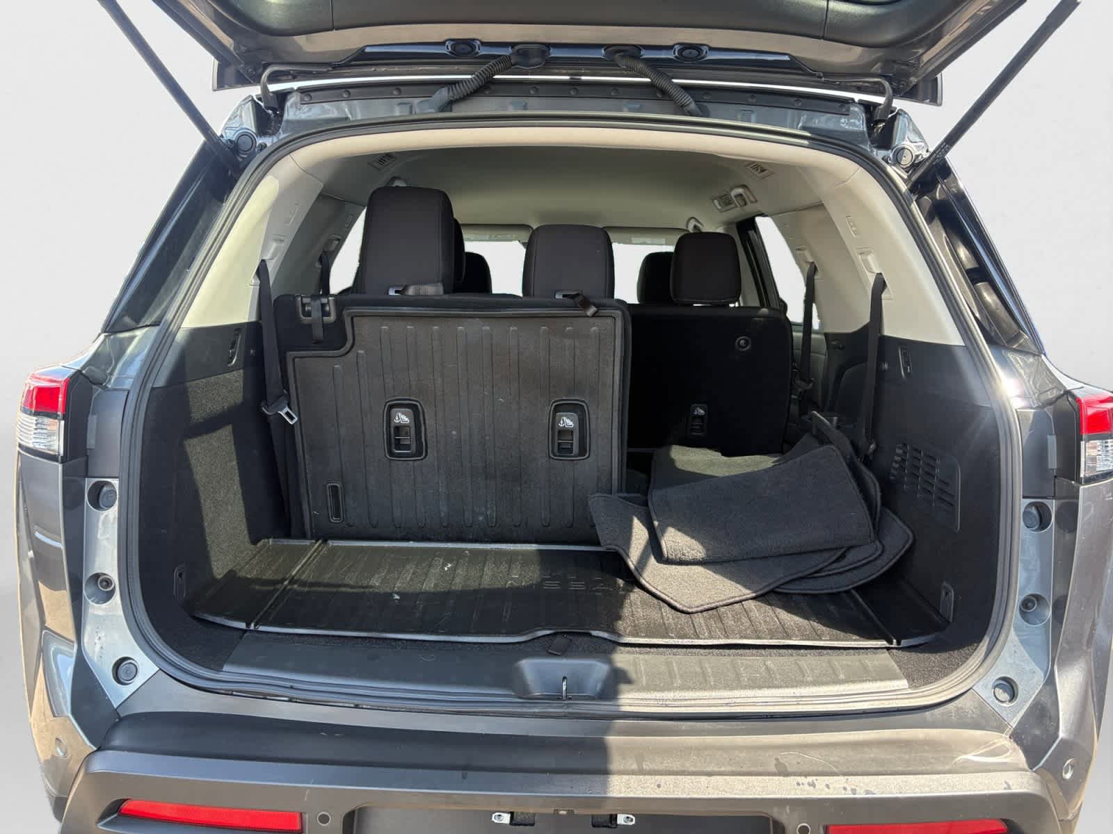 Used 2025 Nissan Pathfinder S w/ Cargo Package AWD/4WD image 19