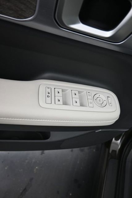 Used 2024 Hyundai Santa Fe Limited image 12