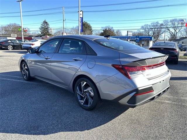 Used 2025 Hyundai Elantra Sport image 5