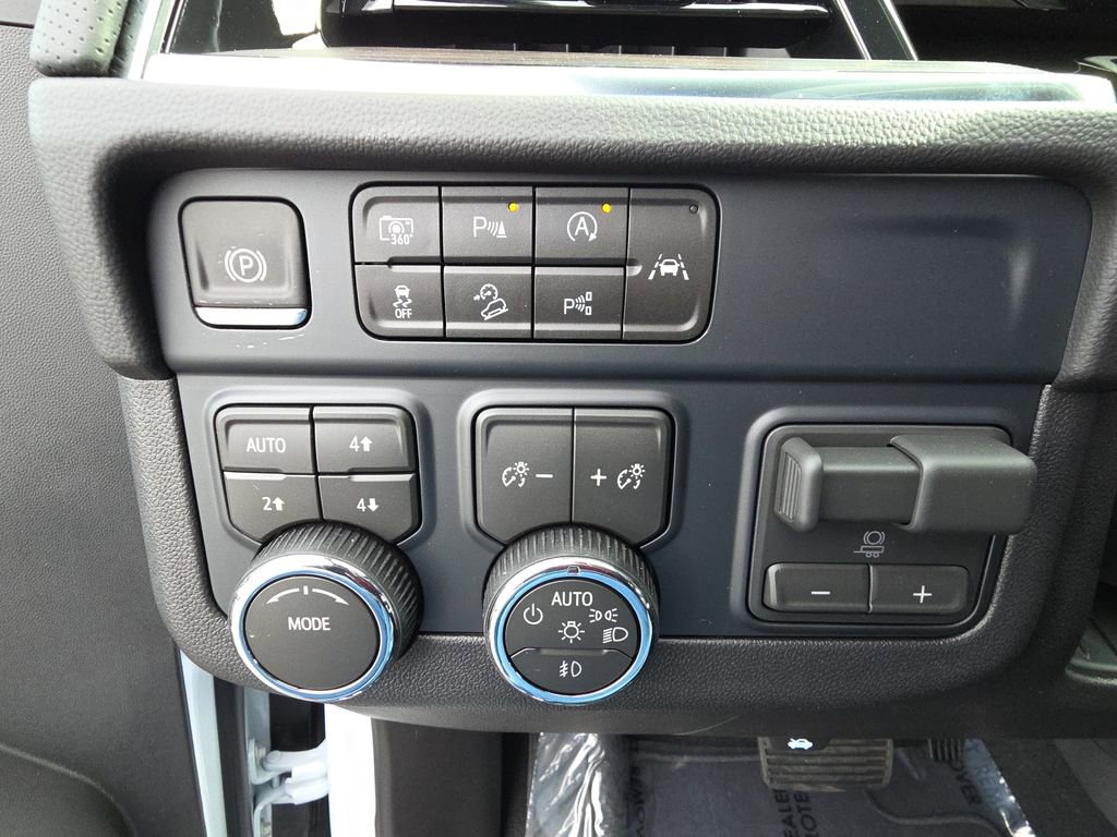 New 2026 Chevrolet Tahoe Premier w/ Sun And Tow Package AWD/4WD image 20