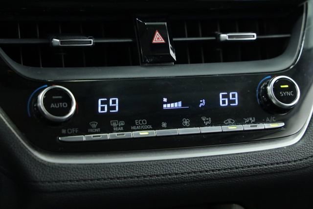 Used 2022 Toyota Corolla Cross XLE image 19