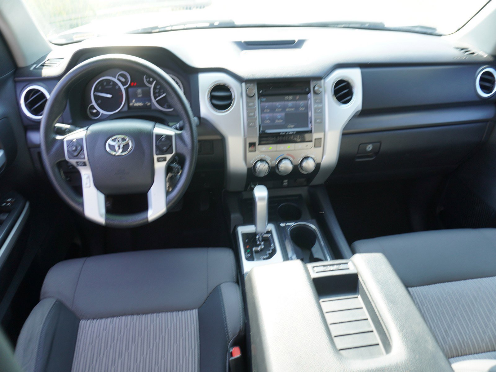 Used 2017 Toyota Tundra SR5 w/ SR5 Upgrade Package image 2