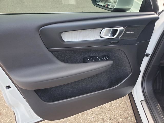 Certified 2024 Volvo XC40 B5 Plus w/ Protection Package Premier image 10