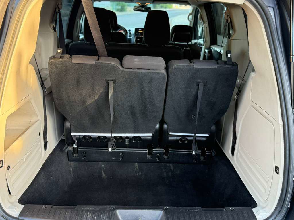Used 2019 Dodge Grand Caravan SE FWD image 26