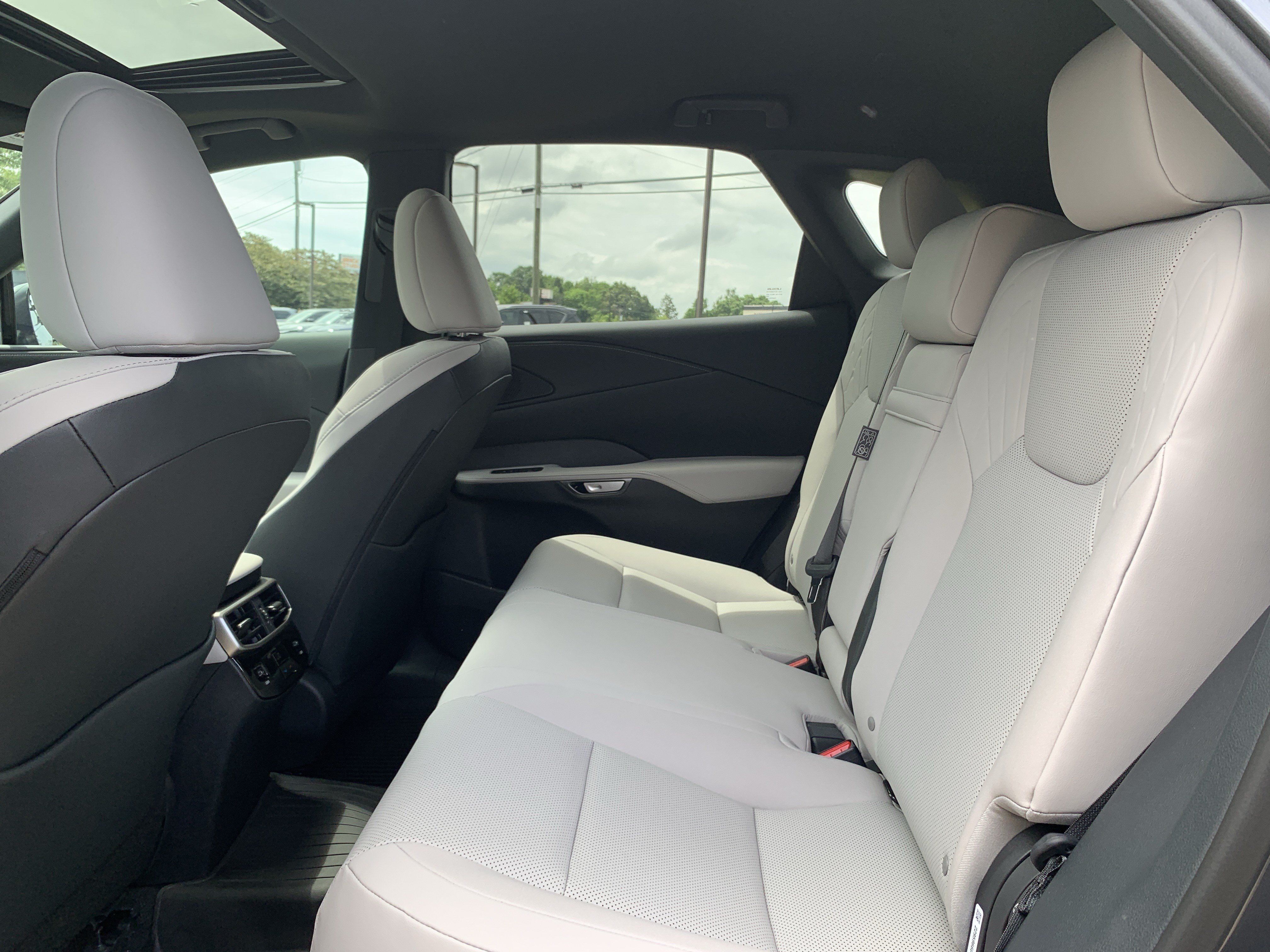Used 2026 Lexus RX 350 F Sport w/ Convenience Package AWD/4WD image 32