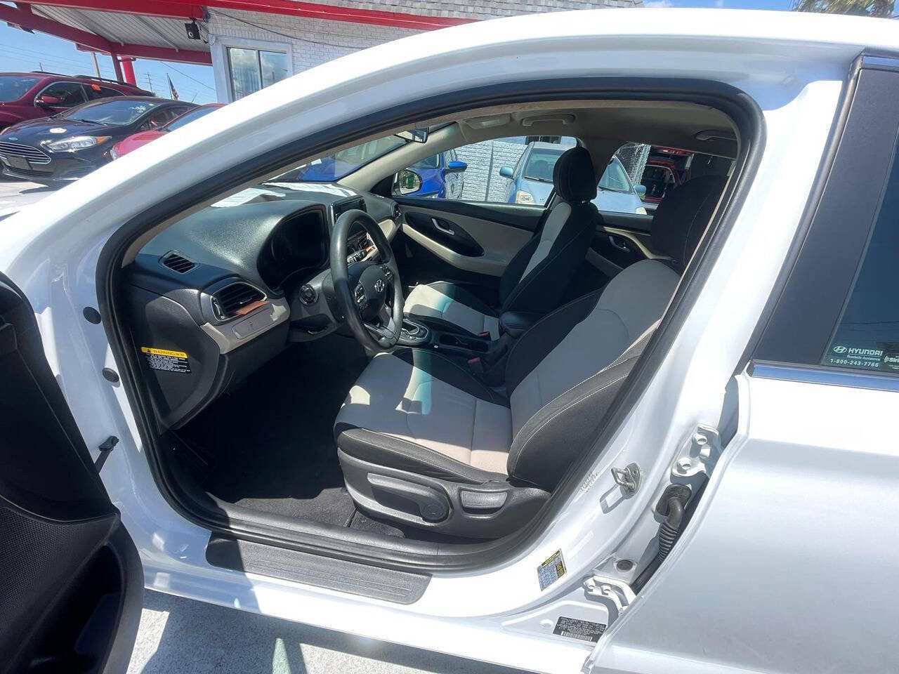 Used 2019 Hyundai Elantra GT FWD image 8