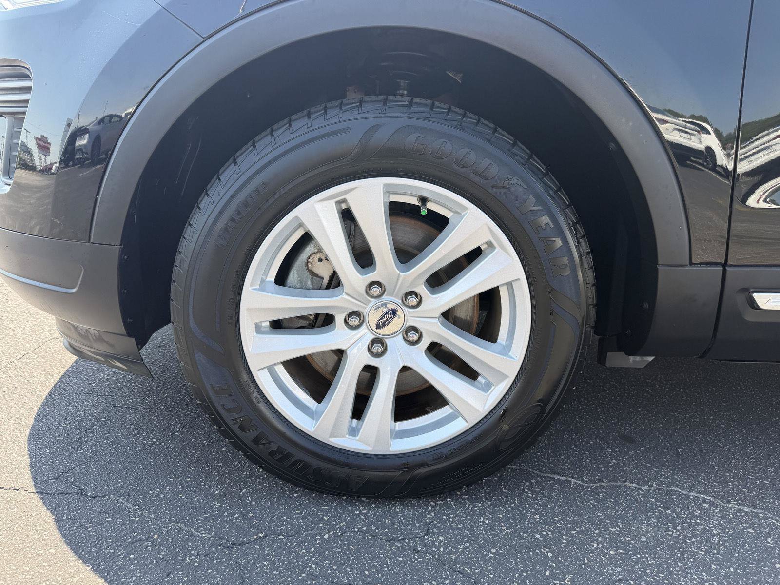 Used 2018 Ford Explorer XLT AWD/4WD image 9