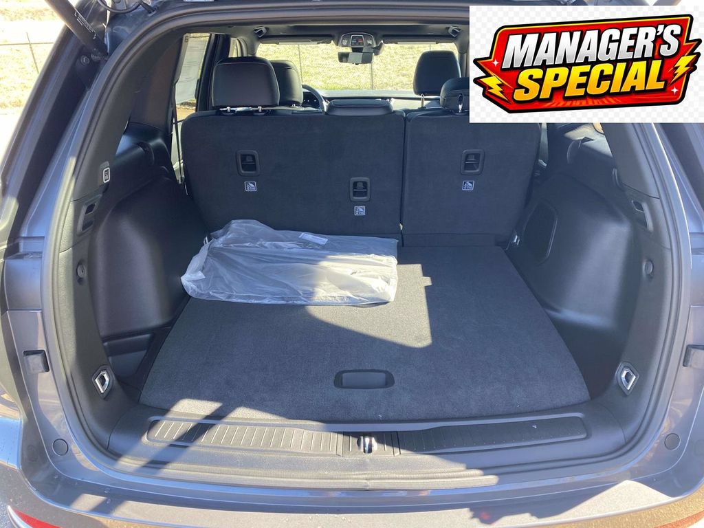 New 2026 Jeep Grand Cherokee Limited w/ Luxury Tech Group II RWD image 34
