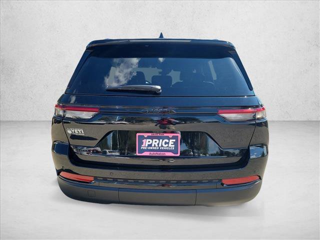 Used 2025 Jeep Grand Cherokee Altitude image 6