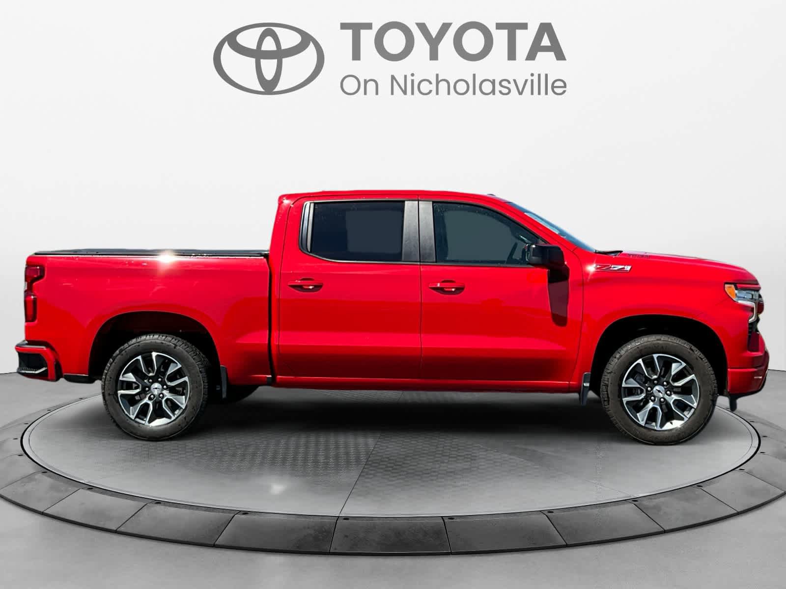 Used 2023 Chevrolet Silverado 1500 RST w/ Z71 Off-Road Package AWD/4WD image 7