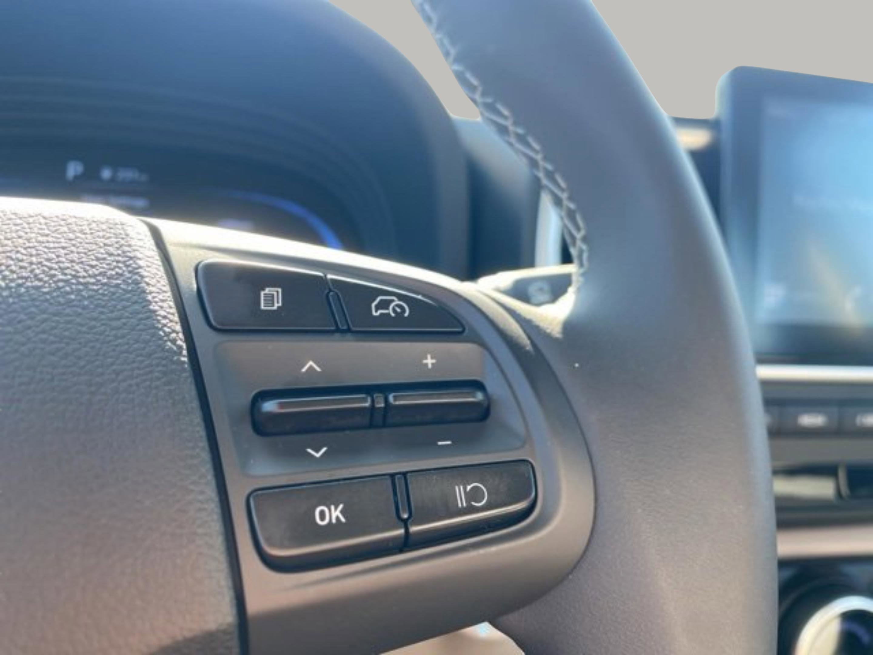 Certified 2025 Hyundai Venue SEL FWD image 20