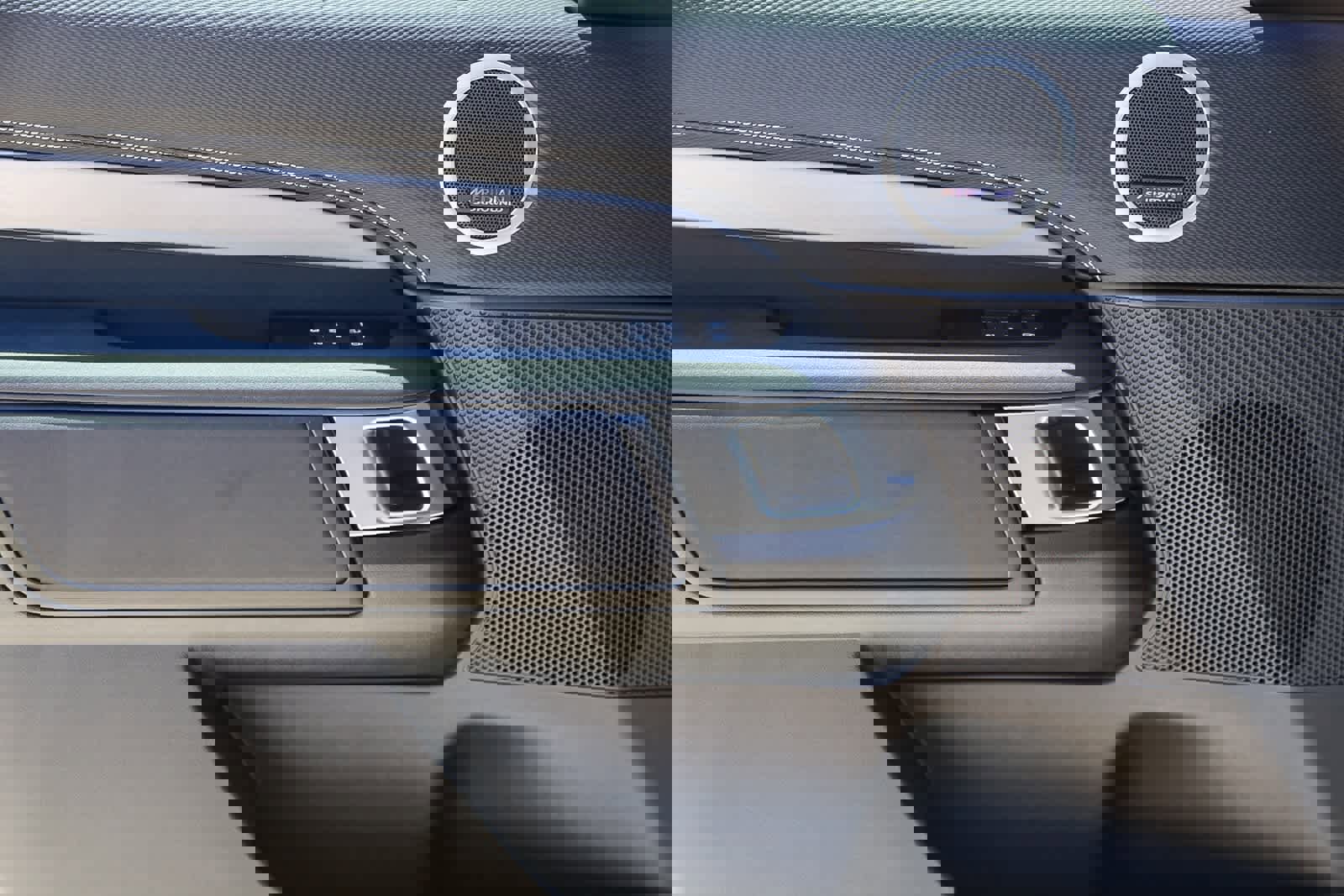 New 2025 Land Rover Discovery Dynamic SE image 20