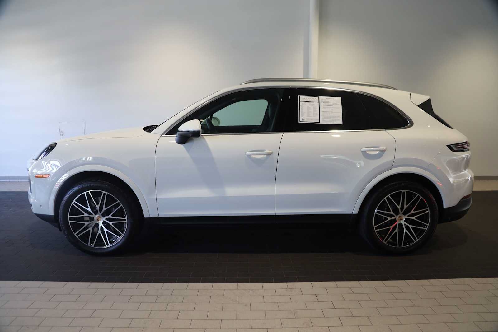 Used 2025 Porsche Cayenne AWD/4WD image 2