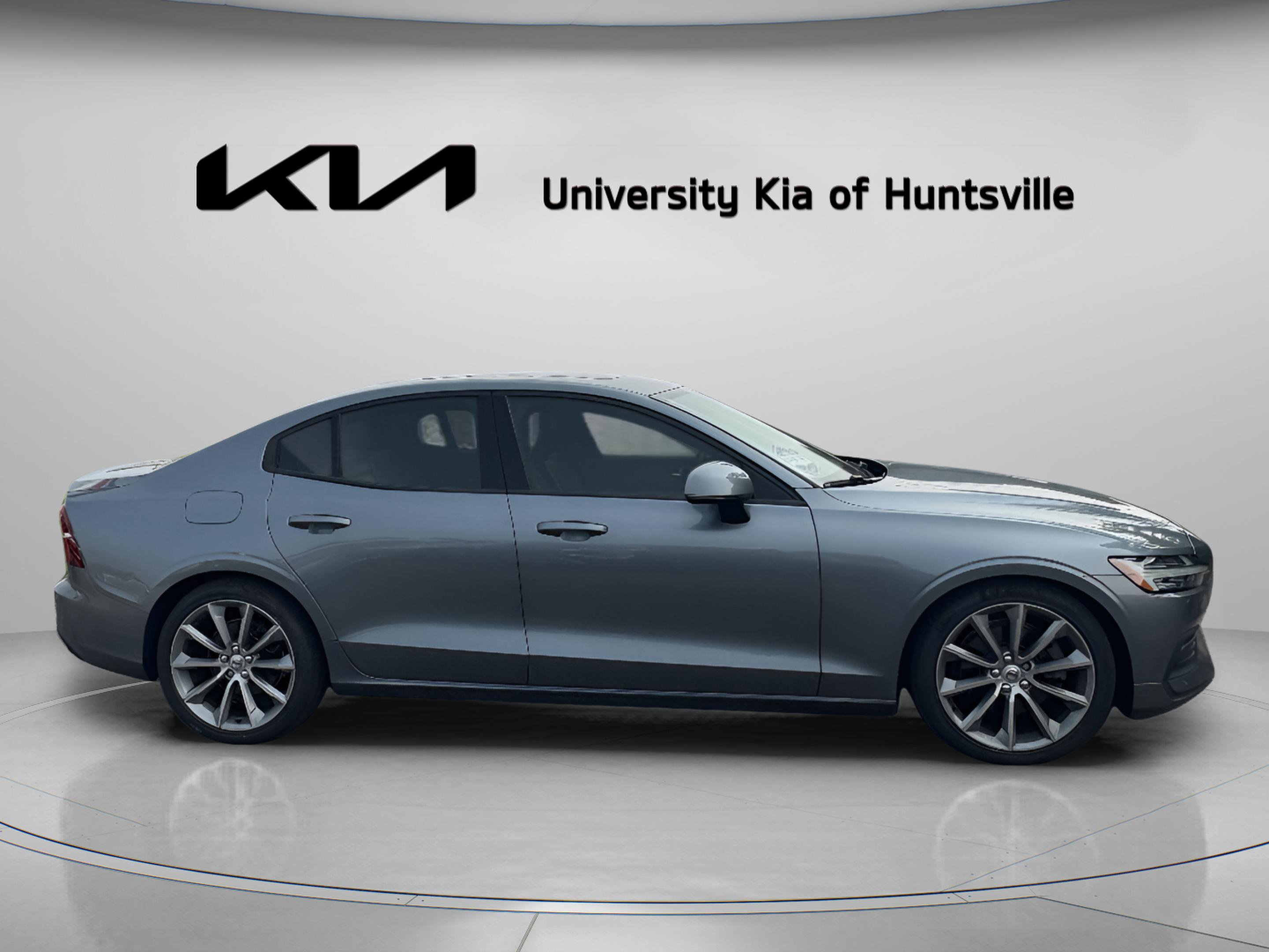 Used 2019 Volvo S60 T5 Momentum w/ Premium Package FWD image 10