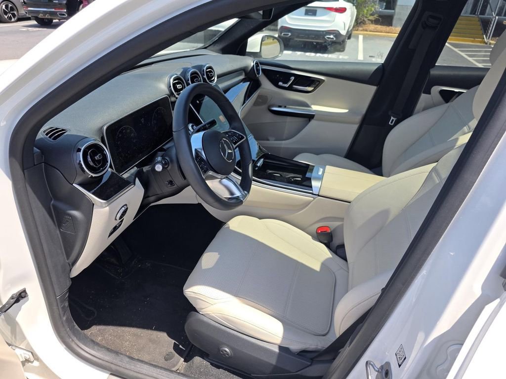 Certified 2025 Mercedes-Benz GLC 300 image 23