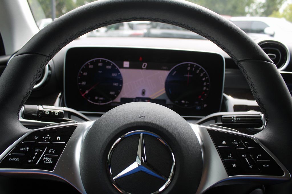 Used 2025 Mercedes-Benz GLC 350e image 31