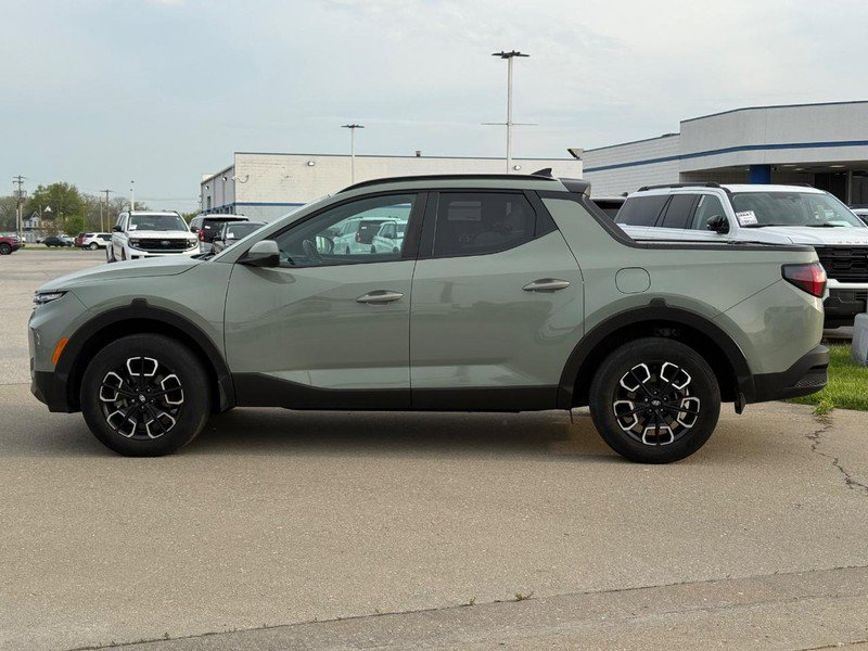 Used 2023 Hyundai Santa Cruz SEL Premium image 2